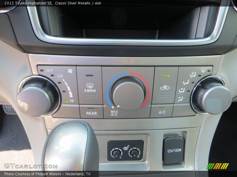 Classic Silver Metallic / Ash 2013 Toyota Highlander SE
