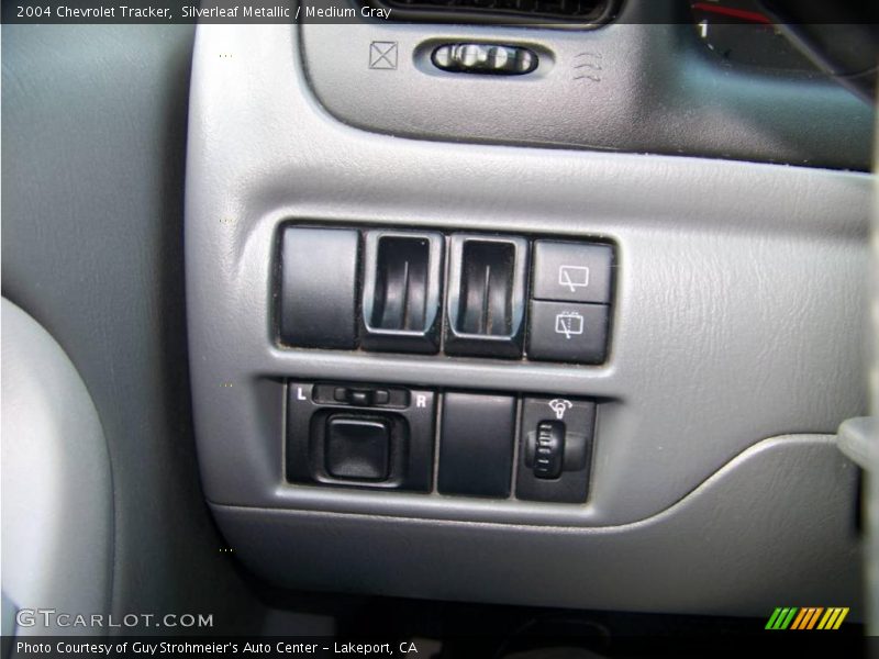 Silverleaf Metallic / Medium Gray 2004 Chevrolet Tracker