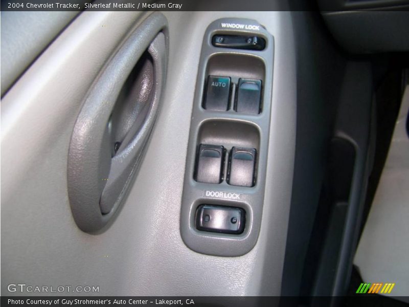 Silverleaf Metallic / Medium Gray 2004 Chevrolet Tracker