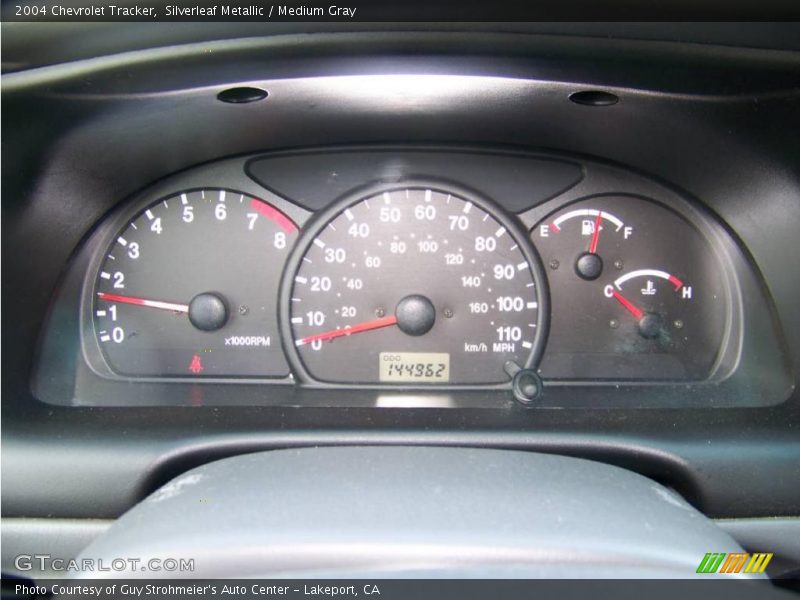 Silverleaf Metallic / Medium Gray 2004 Chevrolet Tracker