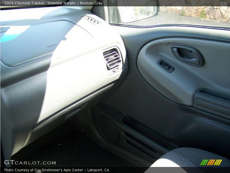 Silverleaf Metallic / Medium Gray 2004 Chevrolet Tracker