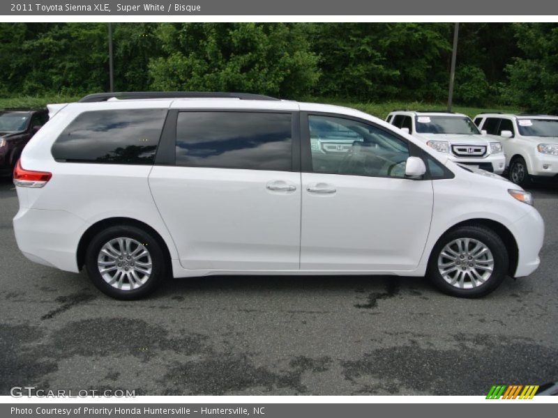 Super White / Bisque 2011 Toyota Sienna XLE