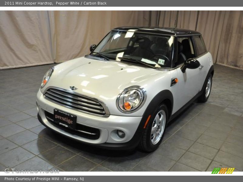 Pepper White / Carbon Black 2011 Mini Cooper Hardtop