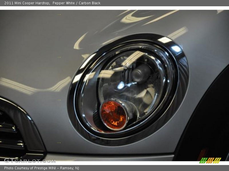 Pepper White / Carbon Black 2011 Mini Cooper Hardtop