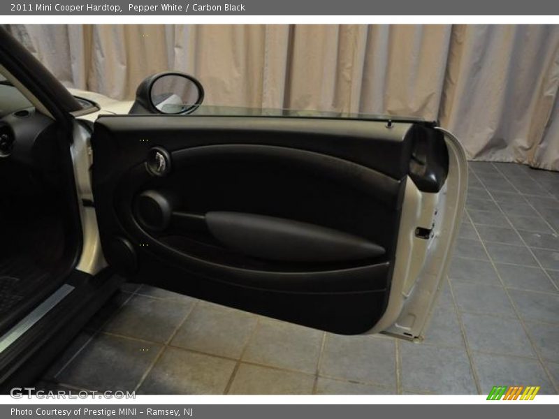 Pepper White / Carbon Black 2011 Mini Cooper Hardtop