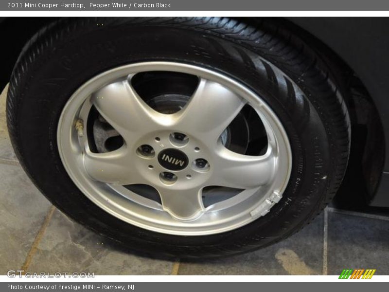 Pepper White / Carbon Black 2011 Mini Cooper Hardtop
