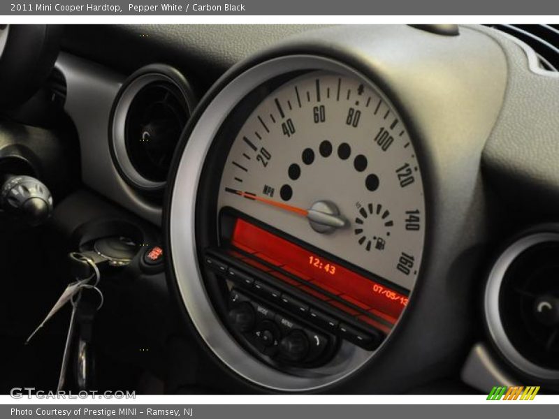 Pepper White / Carbon Black 2011 Mini Cooper Hardtop