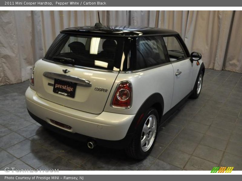 Pepper White / Carbon Black 2011 Mini Cooper Hardtop