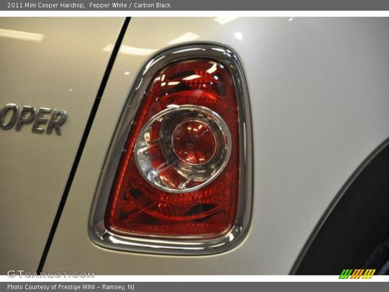 Pepper White / Carbon Black 2011 Mini Cooper Hardtop