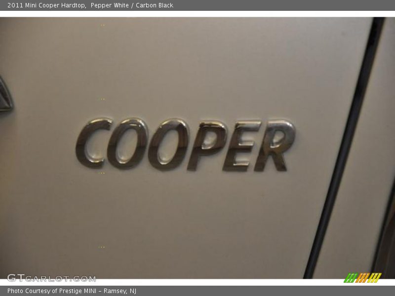Pepper White / Carbon Black 2011 Mini Cooper Hardtop