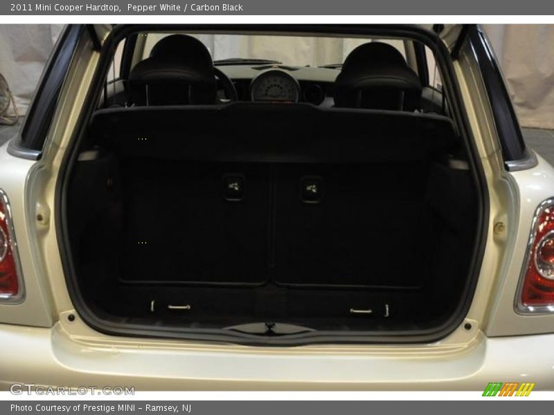 Pepper White / Carbon Black 2011 Mini Cooper Hardtop