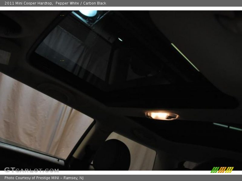 Pepper White / Carbon Black 2011 Mini Cooper Hardtop