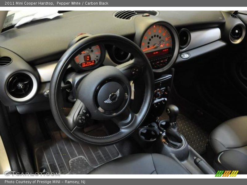 Pepper White / Carbon Black 2011 Mini Cooper Hardtop