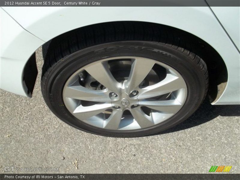 Century White / Gray 2012 Hyundai Accent SE 5 Door