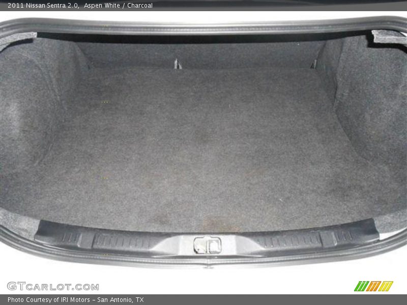 Aspen White / Charcoal 2011 Nissan Sentra 2.0