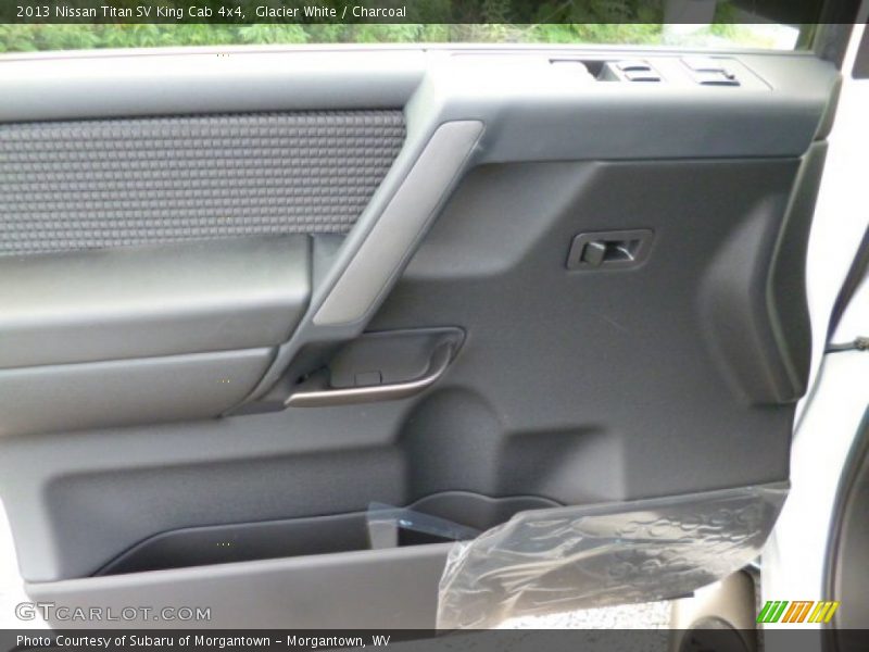 Glacier White / Charcoal 2013 Nissan Titan SV King Cab 4x4