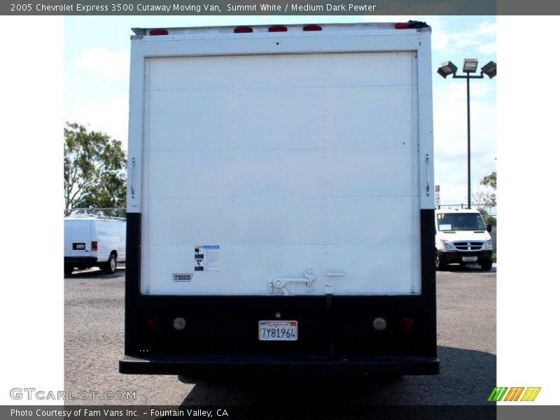 Summit White / Medium Dark Pewter 2005 Chevrolet Express 3500 Cutaway Moving Van