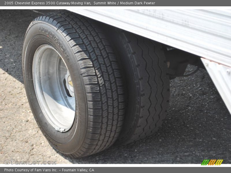 Summit White / Medium Dark Pewter 2005 Chevrolet Express 3500 Cutaway Moving Van