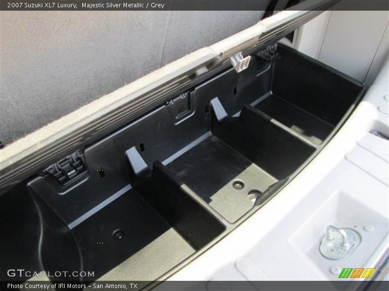 Majestic Silver Metallic / Grey 2007 Suzuki XL7 Luxury