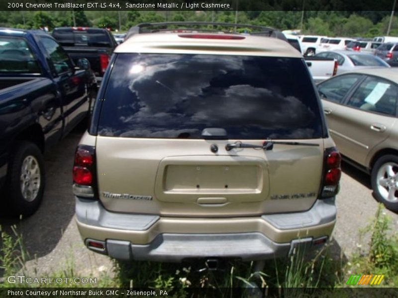 Sandstone Metallic / Light Cashmere 2004 Chevrolet TrailBlazer EXT LS 4x4