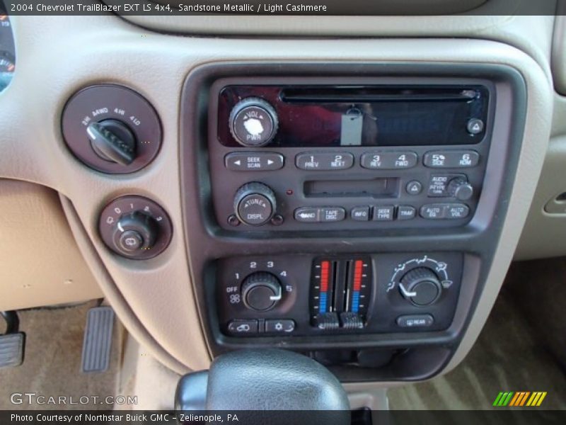 Sandstone Metallic / Light Cashmere 2004 Chevrolet TrailBlazer EXT LS 4x4