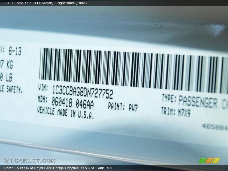 Bright White / Black 2013 Chrysler 200 LX Sedan