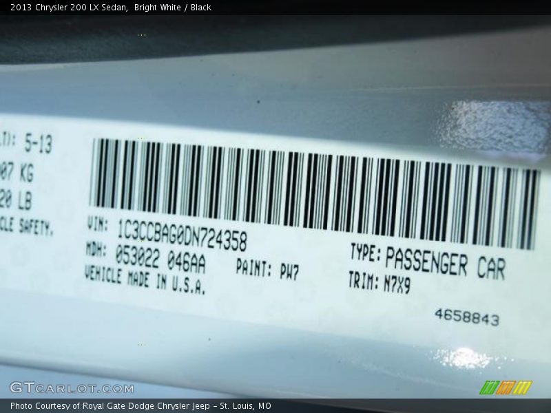Bright White / Black 2013 Chrysler 200 LX Sedan