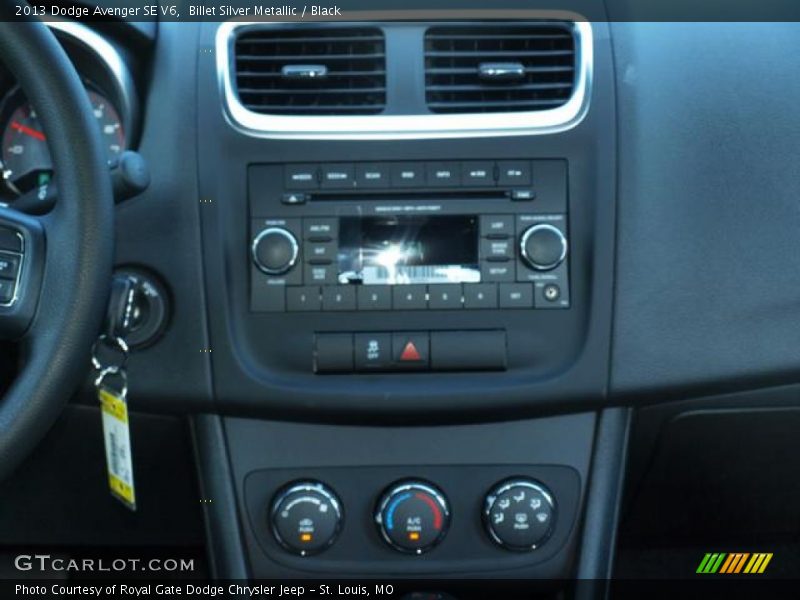 Billet Silver Metallic / Black 2013 Dodge Avenger SE V6