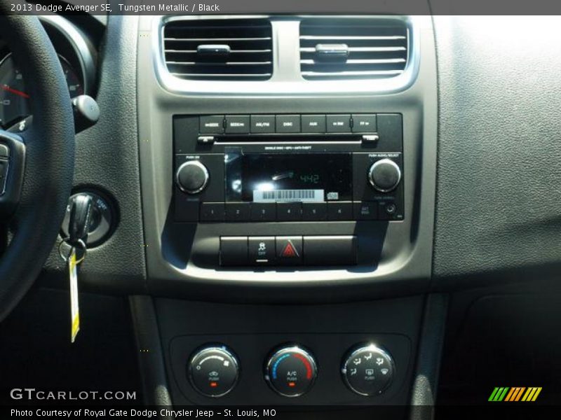 Tungsten Metallic / Black 2013 Dodge Avenger SE