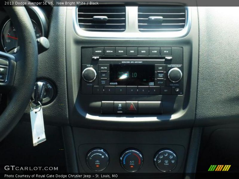 New Bright White / Black 2013 Dodge Avenger SE V6