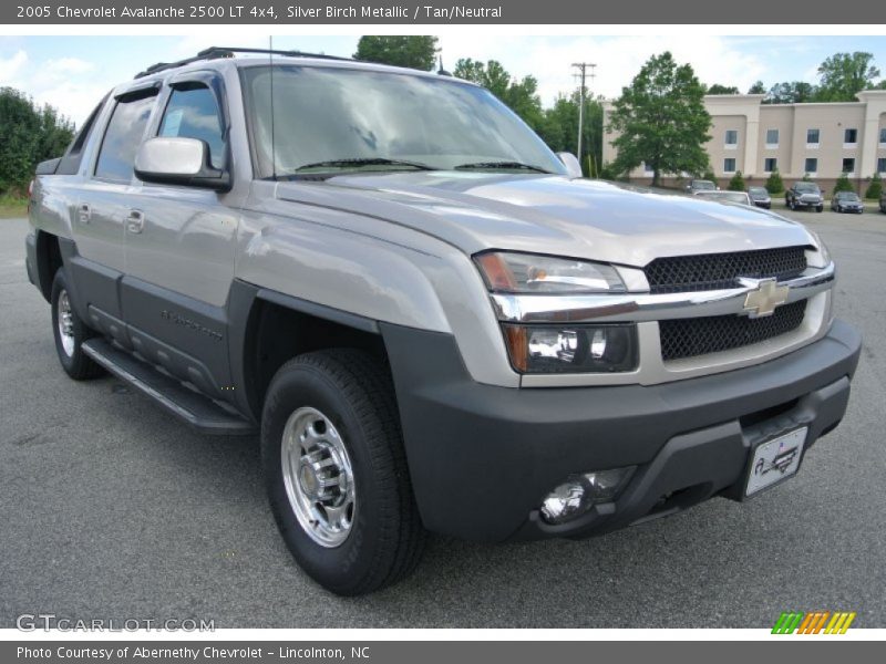 Silver Birch Metallic / Tan/Neutral 2005 Chevrolet Avalanche 2500 LT 4x4