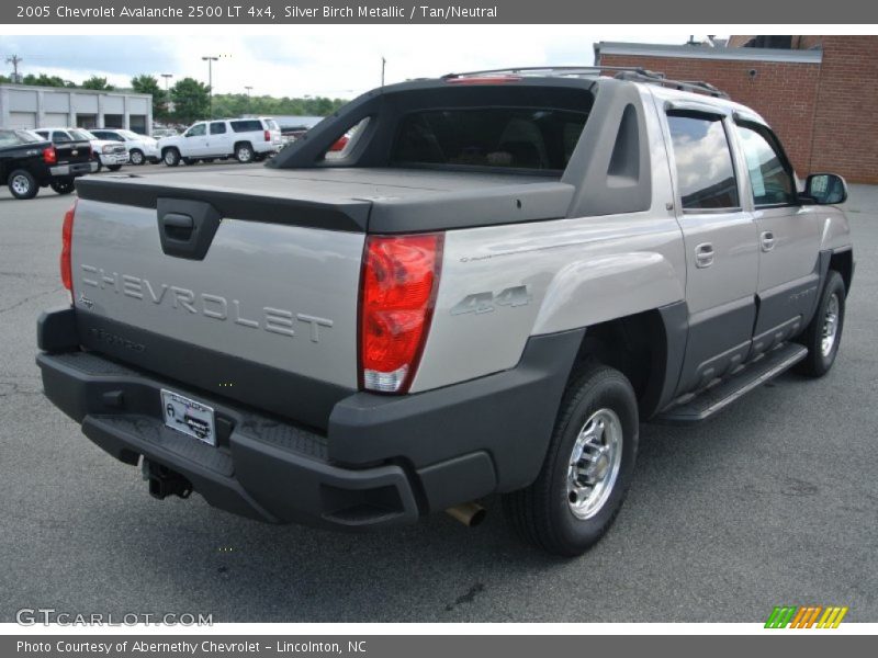 Silver Birch Metallic / Tan/Neutral 2005 Chevrolet Avalanche 2500 LT 4x4
