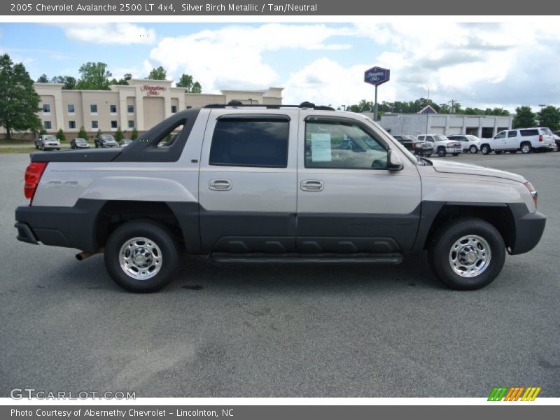 Silver Birch Metallic / Tan/Neutral 2005 Chevrolet Avalanche 2500 LT 4x4