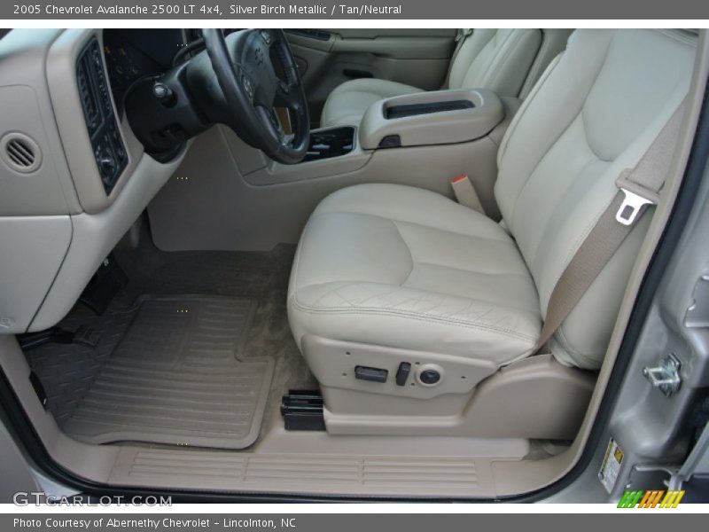 Silver Birch Metallic / Tan/Neutral 2005 Chevrolet Avalanche 2500 LT 4x4