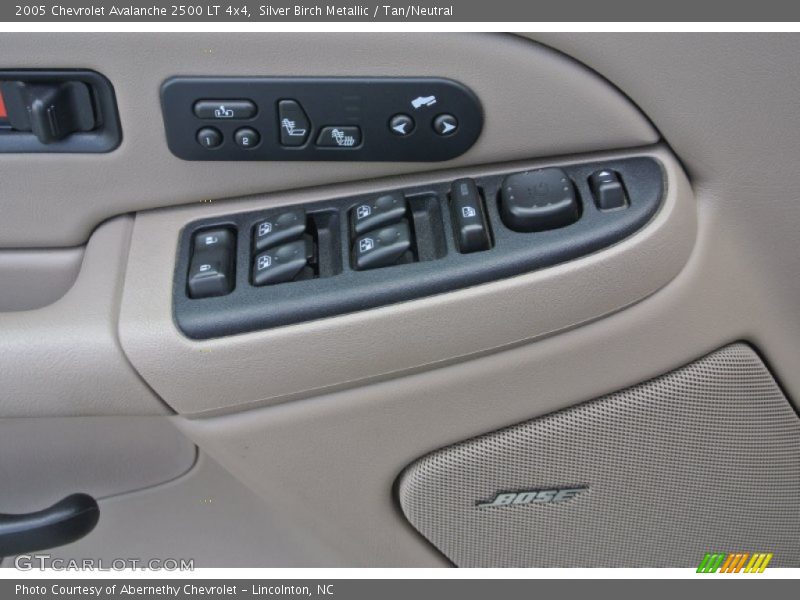 Silver Birch Metallic / Tan/Neutral 2005 Chevrolet Avalanche 2500 LT 4x4
