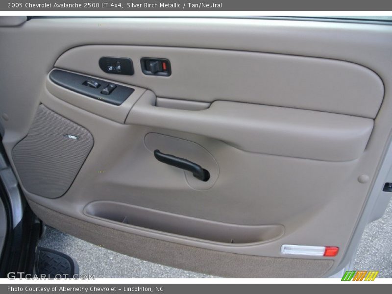 Silver Birch Metallic / Tan/Neutral 2005 Chevrolet Avalanche 2500 LT 4x4