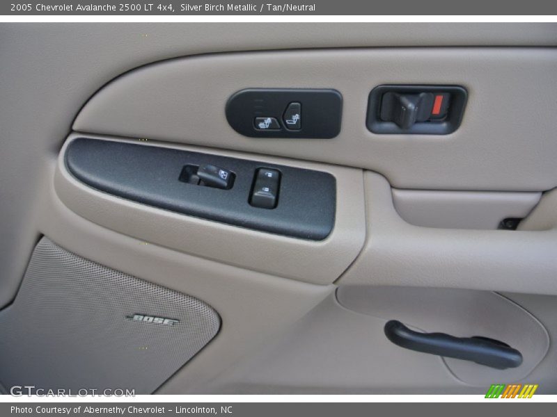 Silver Birch Metallic / Tan/Neutral 2005 Chevrolet Avalanche 2500 LT 4x4