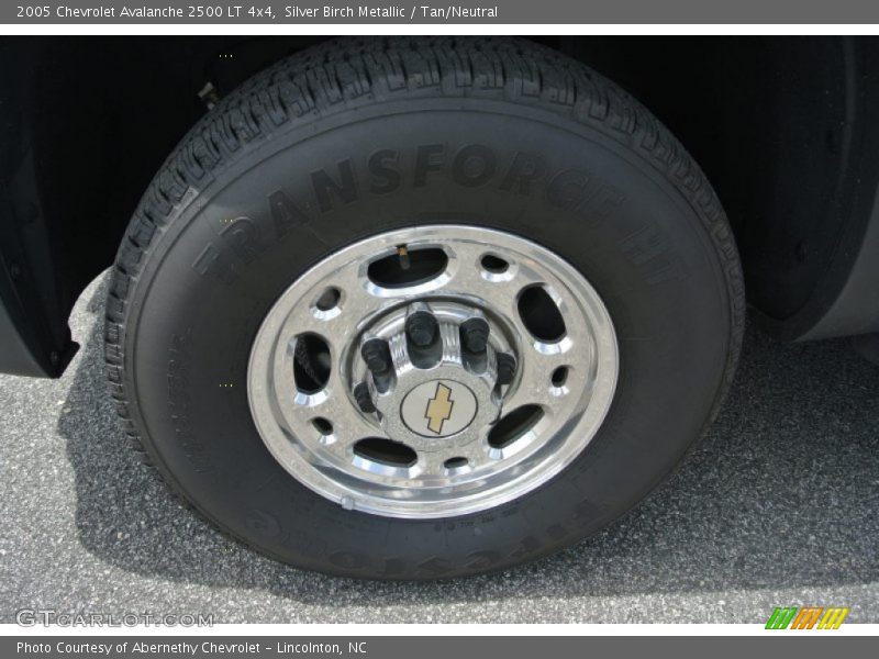 Silver Birch Metallic / Tan/Neutral 2005 Chevrolet Avalanche 2500 LT 4x4