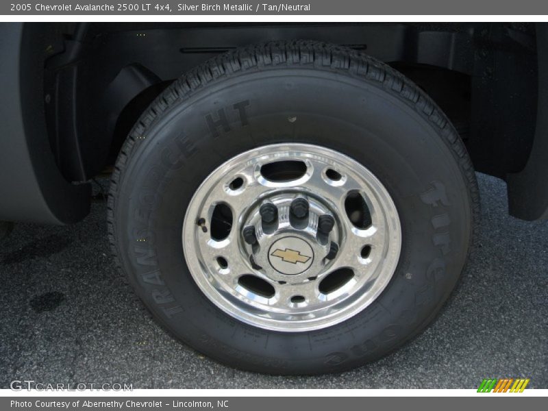 Silver Birch Metallic / Tan/Neutral 2005 Chevrolet Avalanche 2500 LT 4x4