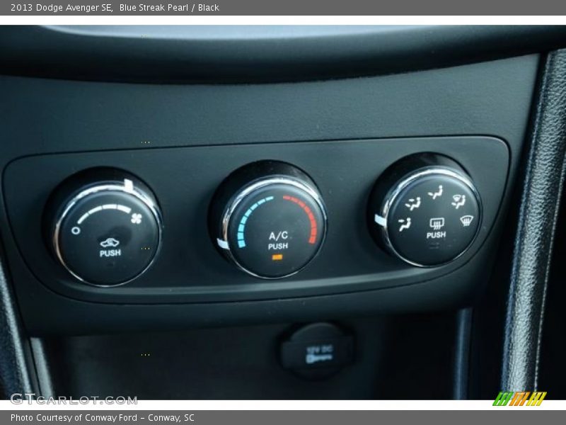 Blue Streak Pearl / Black 2013 Dodge Avenger SE