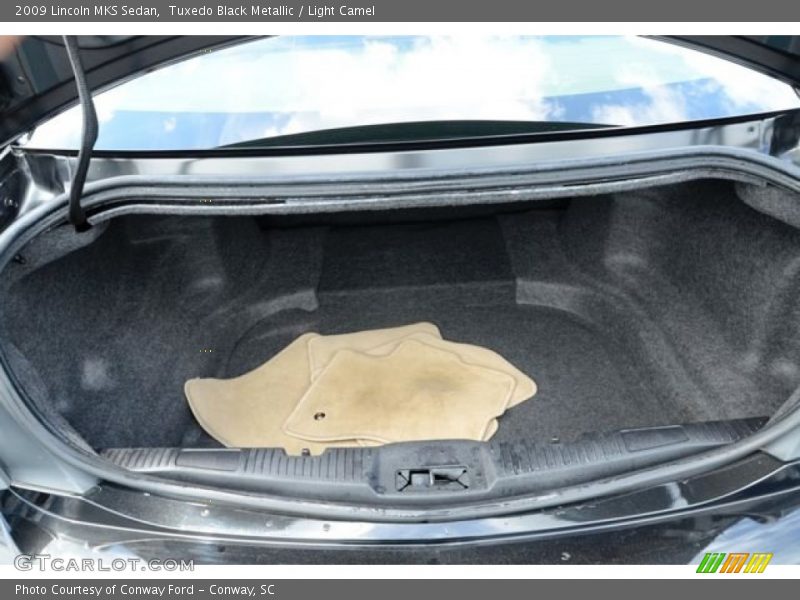  2009 MKS Sedan Trunk