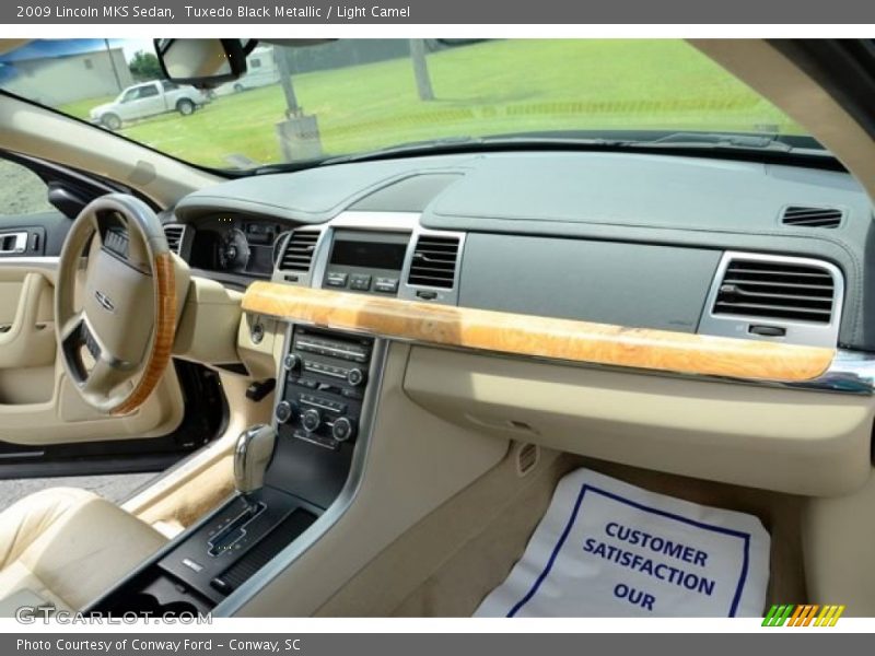 Dashboard of 2009 MKS Sedan