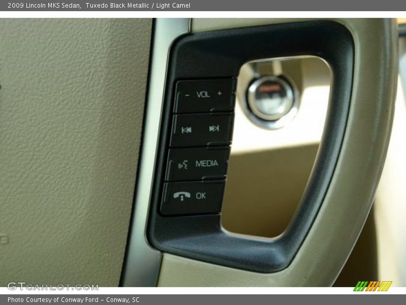 Controls of 2009 MKS Sedan