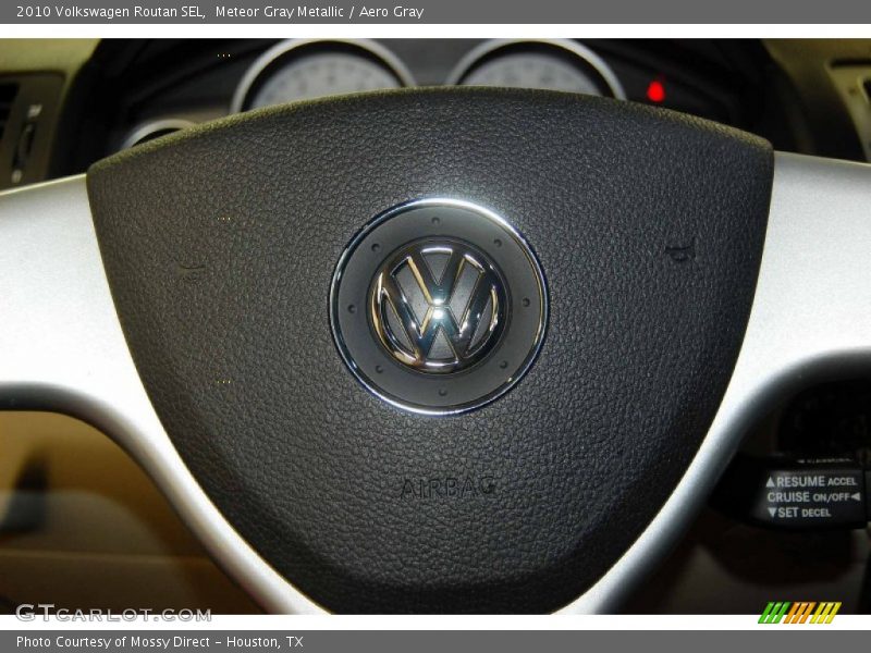 Meteor Gray Metallic / Aero Gray 2010 Volkswagen Routan SEL