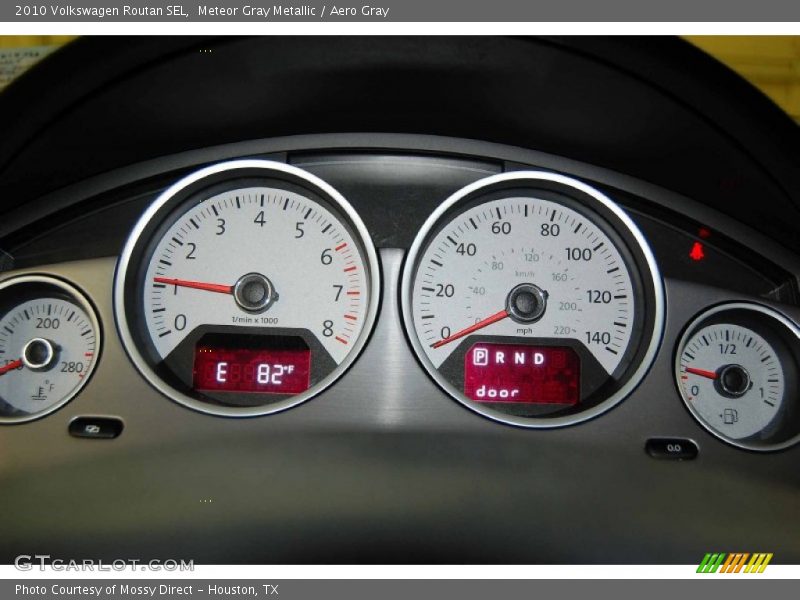 Meteor Gray Metallic / Aero Gray 2010 Volkswagen Routan SEL