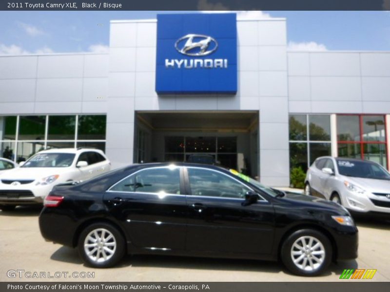 Black / Bisque 2011 Toyota Camry XLE