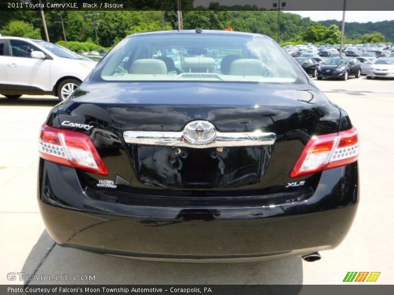 Black / Bisque 2011 Toyota Camry XLE