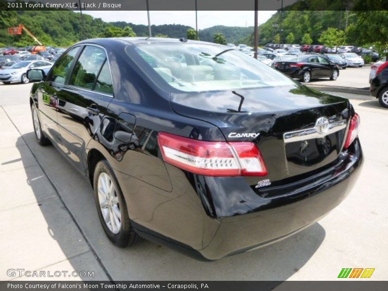 Black / Bisque 2011 Toyota Camry XLE