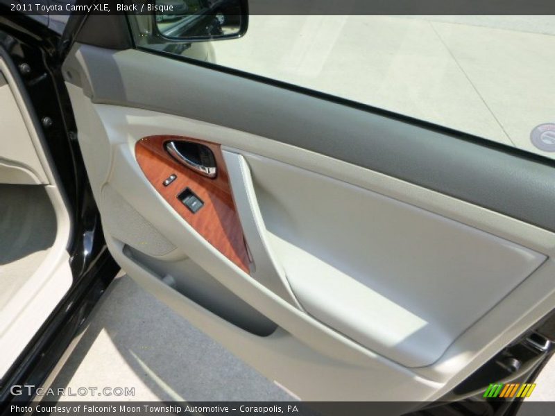 Black / Bisque 2011 Toyota Camry XLE