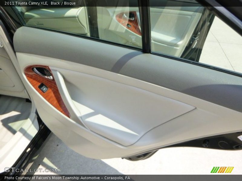 Black / Bisque 2011 Toyota Camry XLE